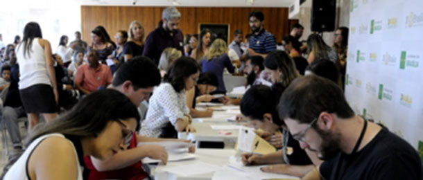 Contratação de novos servidores permitirá reabertura de 58 leitos de UTI