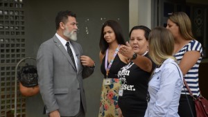 O deputado Jorge Vianna e a diretora do Sindate-DF, Isa Leal, conversaram com servidores da unidade e constaram os problemas estruturais.