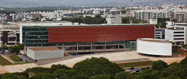 Derrubada de veto de folgas compensatórias será votada na próxima terça (26)
