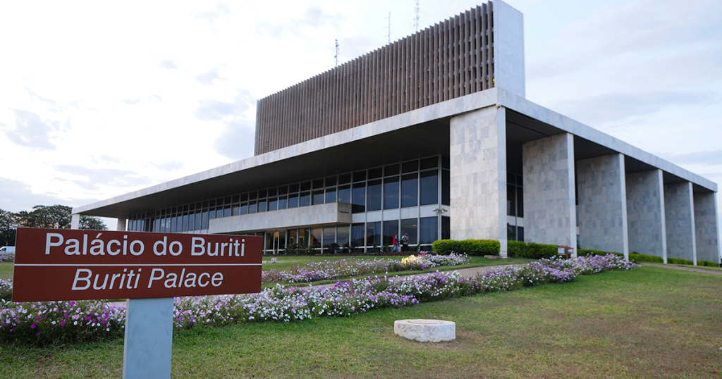 Governo dá prazo de 20 dias para lançar edital que contratará empresa que dará suporte na implementação do plano de saúde do DF