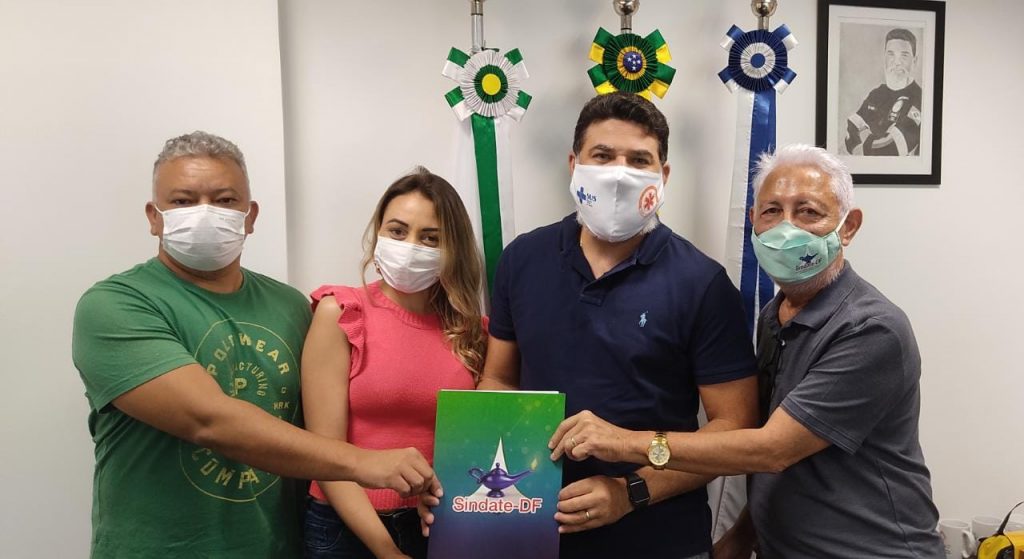 O Sindate não para de lutar: Direção entrega à Jorge Vianna sugestão de PL que prevê piso salarial para a rede privada