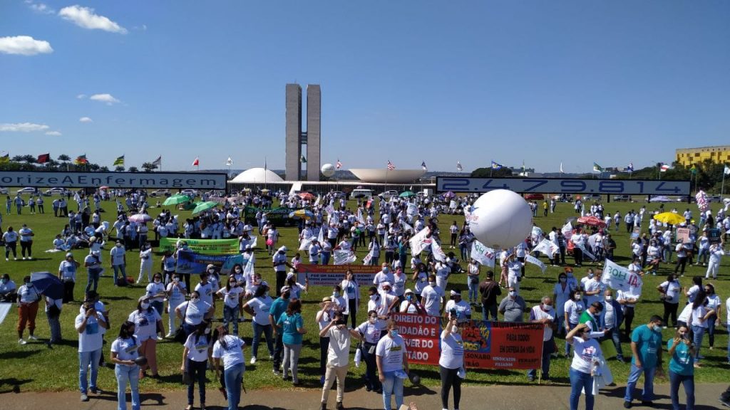 Sindate participa da 1ª Marcha pela Enfermagem e abre negociações no Congresso Nacional